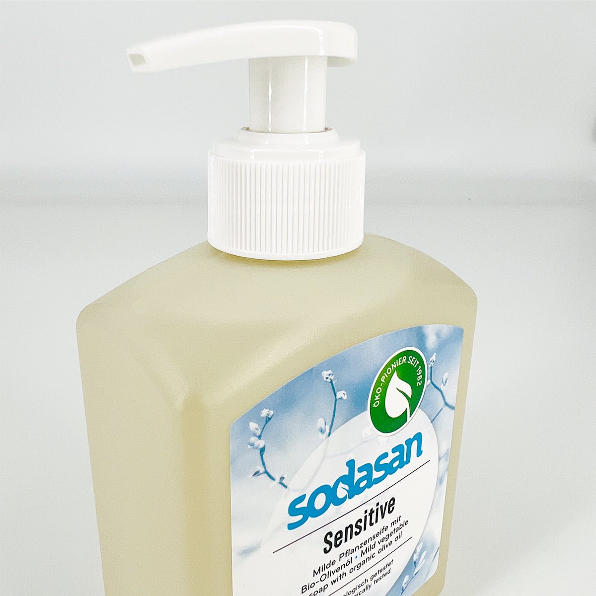 sodasan -Flüssigseife Sensitiv im Spender - Smooth Panda - Umweltdrogerie